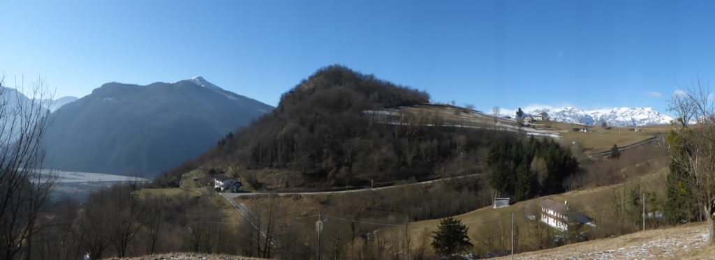 Vista della nostra valle e dei nostri terreni terrazzati a ridosso della collina denominata Castelaz - Gaia Erbe