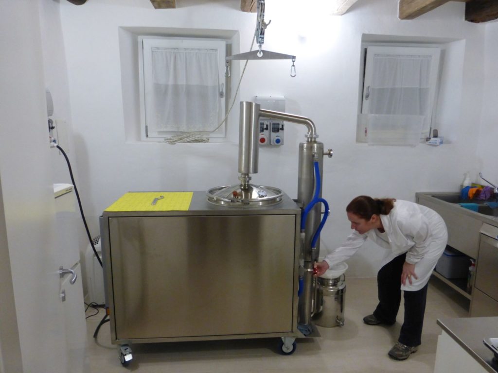 Laboratorio, il distillatore - Gaia Erbe