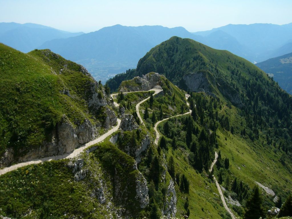 Vette Feltrine, salita al rifugio Dal Piaz, sguardo alla strada fatta - Gaia Erbe